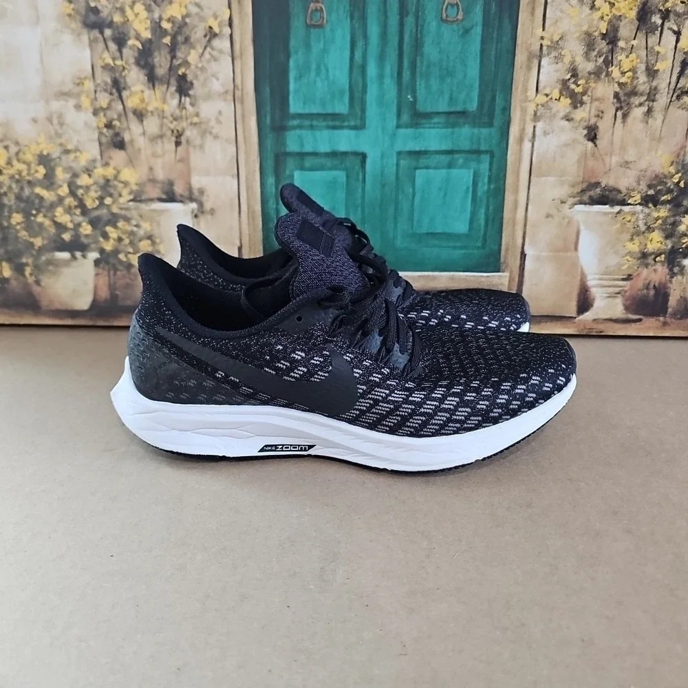 Nike Zoom Pegasus 35 - Men's  Size 8  Black White Low Top‎ Running Shoes